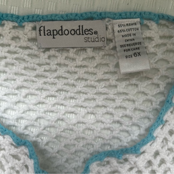 Little girl size 6X crochet poncho cottagecore boho floral sweet white blue - Picture 3 of 12